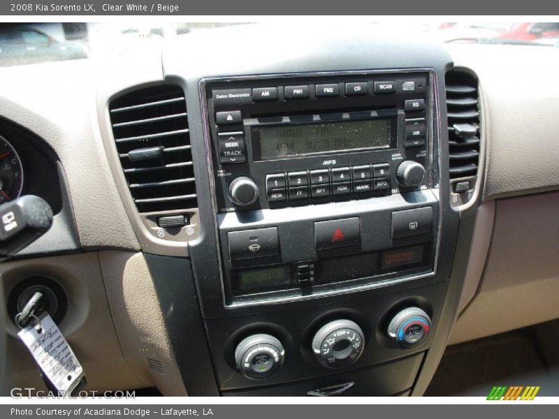 Clear White / Beige 2008 Kia Sorento LX