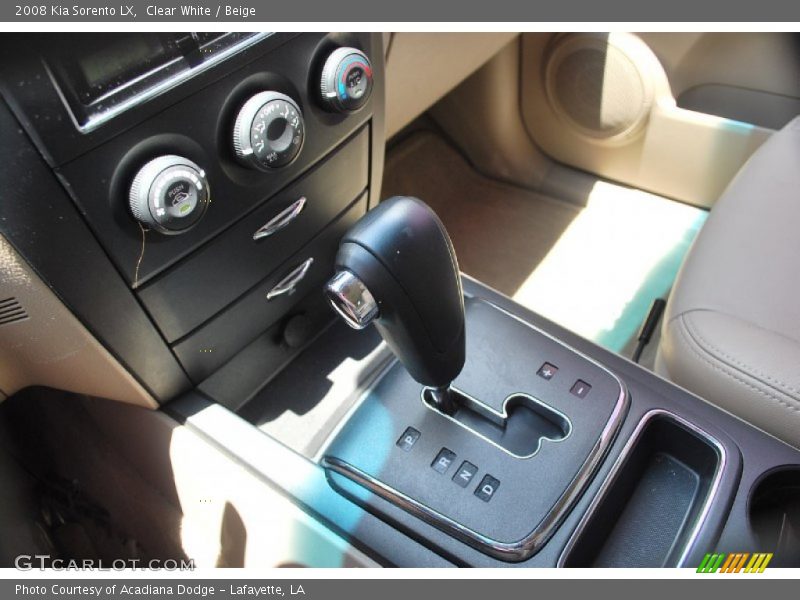 Clear White / Beige 2008 Kia Sorento LX