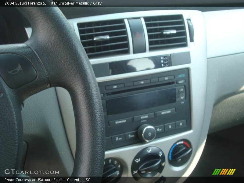 Titanium Silver Metallic / Gray 2004 Suzuki Forenza S