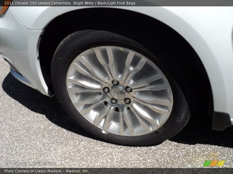 Bright White / Black/Light Frost Beige 2011 Chrysler 200 Limited Convertible