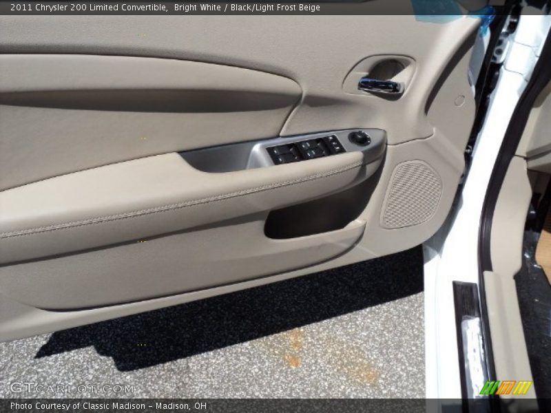 Bright White / Black/Light Frost Beige 2011 Chrysler 200 Limited Convertible