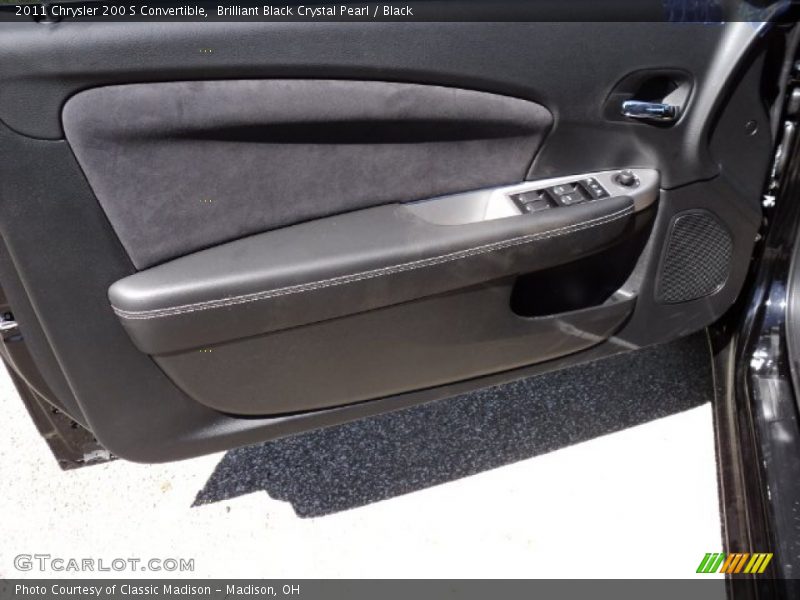 Door Panel of 2011 200 S Convertible