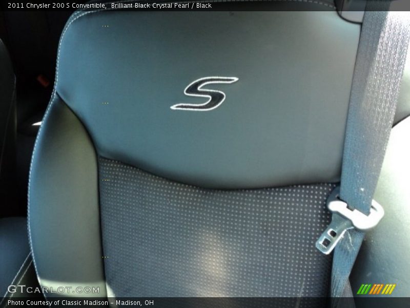  2011 200 S Convertible Logo