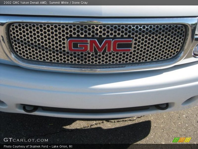 Summit White / Stone Gray 2002 GMC Yukon Denali AWD