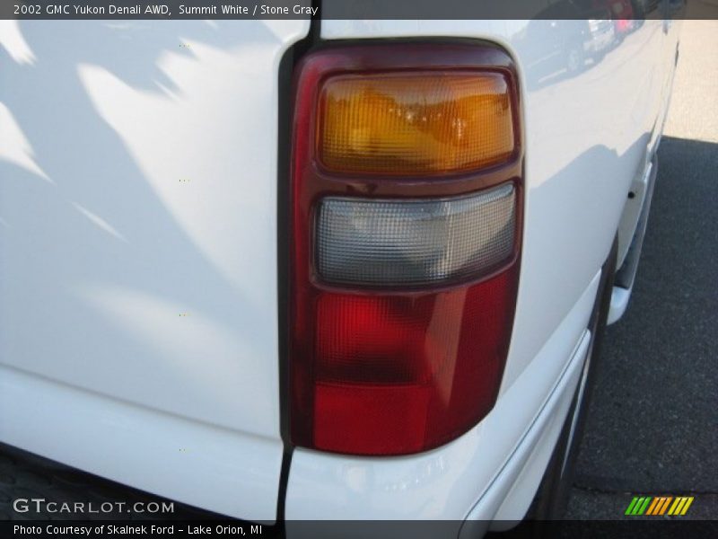 Summit White / Stone Gray 2002 GMC Yukon Denali AWD