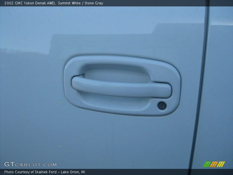 Summit White / Stone Gray 2002 GMC Yukon Denali AWD