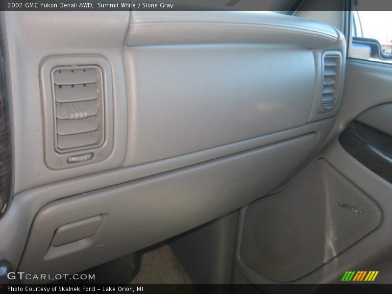 Summit White / Stone Gray 2002 GMC Yukon Denali AWD