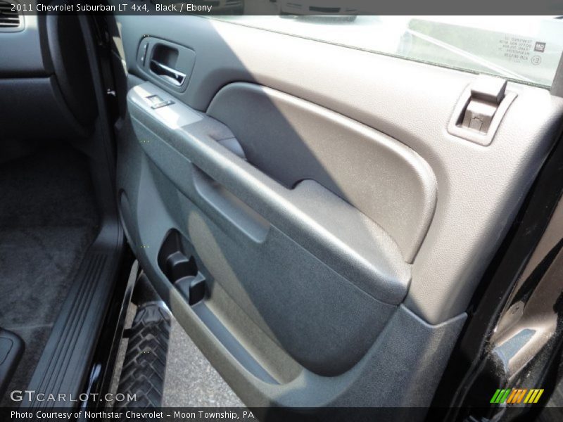 Black / Ebony 2011 Chevrolet Suburban LT 4x4