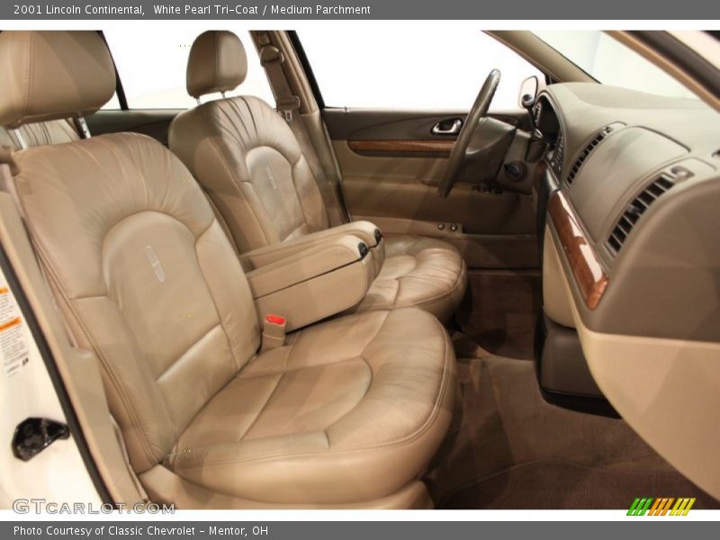 White Pearl Tri-Coat / Medium Parchment 2001 Lincoln Continental