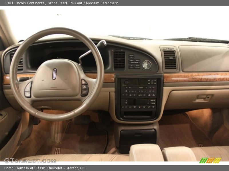 White Pearl Tri-Coat / Medium Parchment 2001 Lincoln Continental