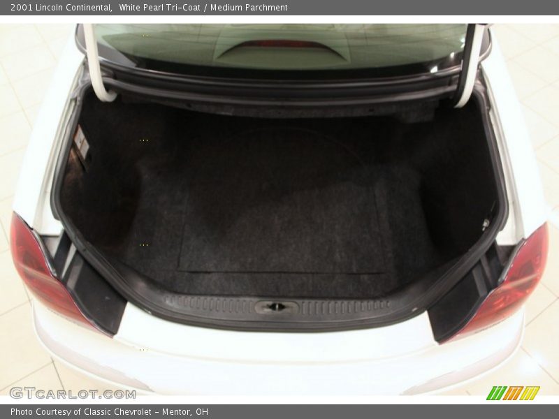 White Pearl Tri-Coat / Medium Parchment 2001 Lincoln Continental