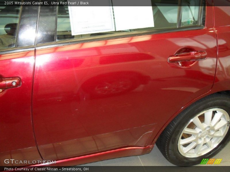 Ultra Red Pearl / Black 2005 Mitsubishi Galant ES