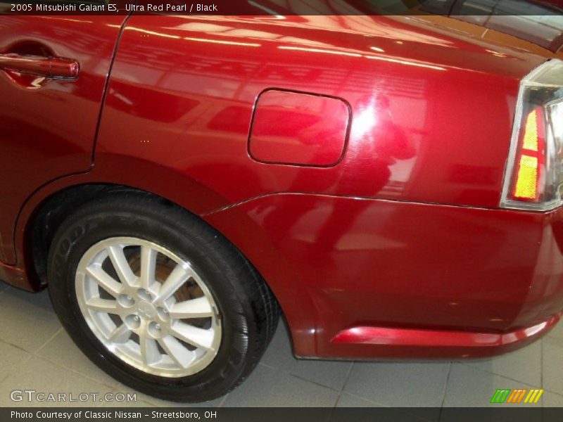 Ultra Red Pearl / Black 2005 Mitsubishi Galant ES