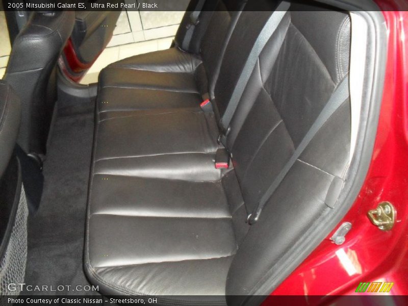 Ultra Red Pearl / Black 2005 Mitsubishi Galant ES