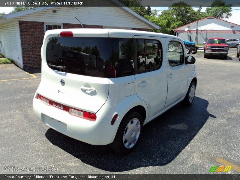 White Pearl / Black 2010 Nissan Cube 1.8 S