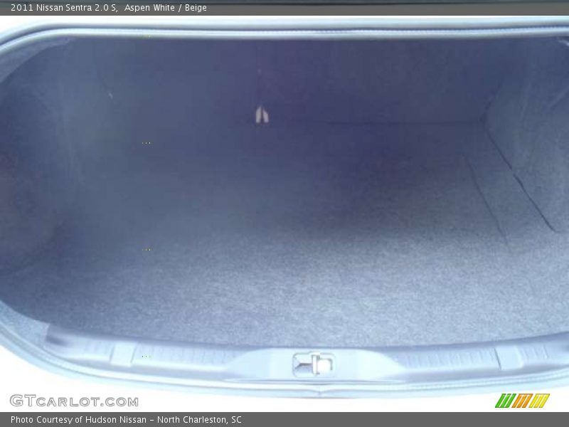Aspen White / Beige 2011 Nissan Sentra 2.0 S
