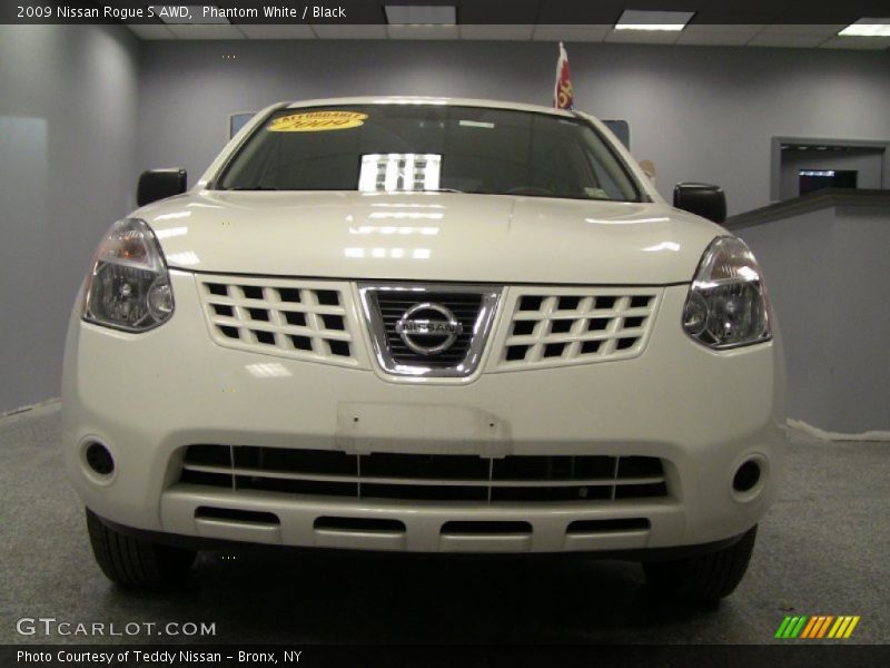 Phantom White / Black 2009 Nissan Rogue S AWD