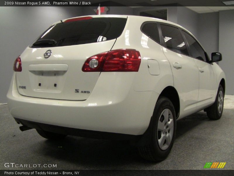 Phantom White / Black 2009 Nissan Rogue S AWD