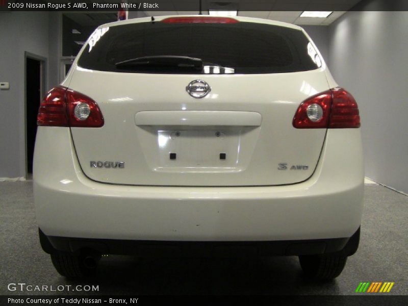 Phantom White / Black 2009 Nissan Rogue S AWD