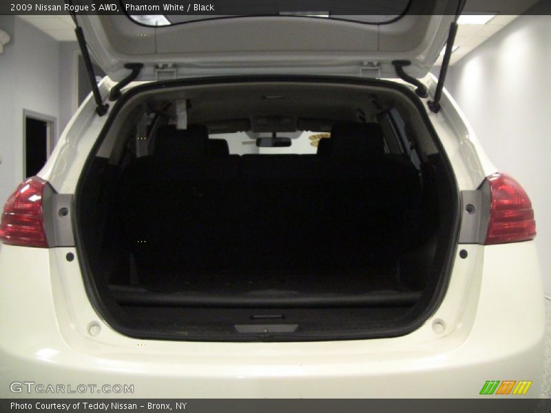 Phantom White / Black 2009 Nissan Rogue S AWD