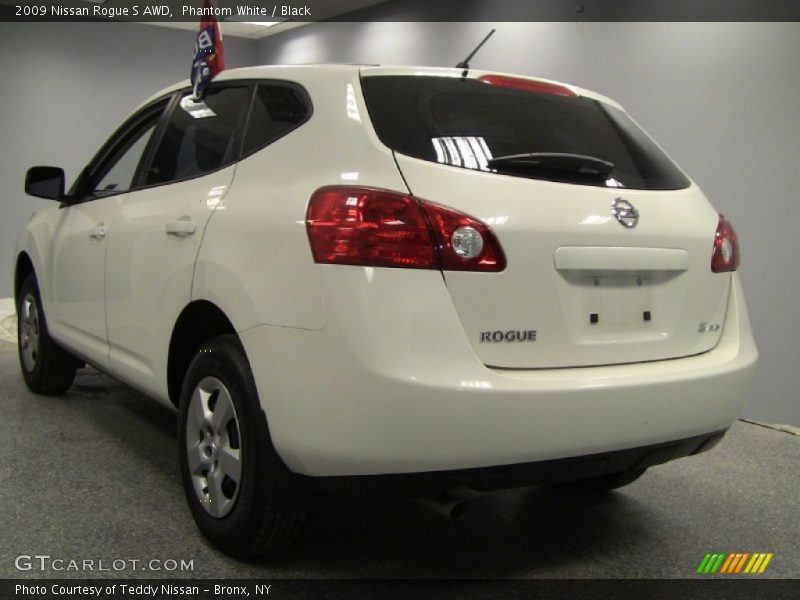 Phantom White / Black 2009 Nissan Rogue S AWD
