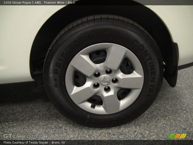 Phantom White / Black 2009 Nissan Rogue S AWD