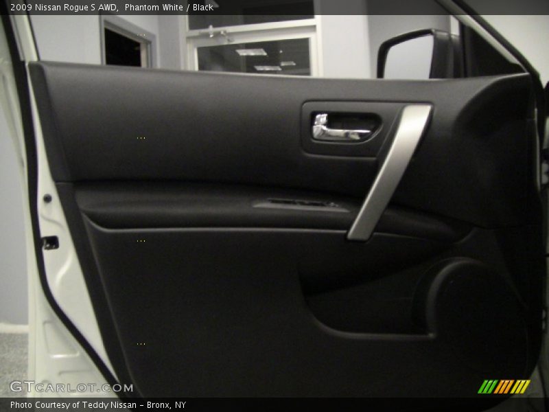 Phantom White / Black 2009 Nissan Rogue S AWD