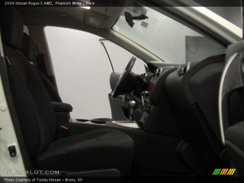 Phantom White / Black 2009 Nissan Rogue S AWD