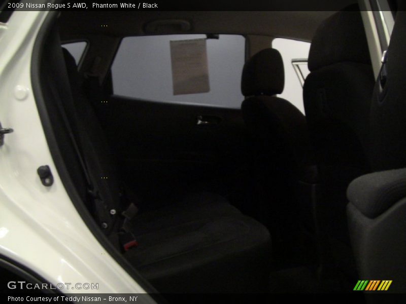 Phantom White / Black 2009 Nissan Rogue S AWD