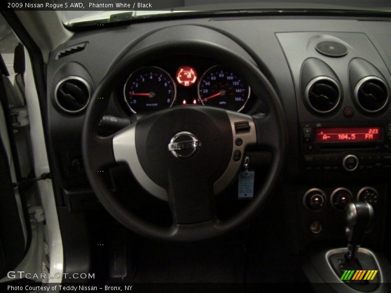 Phantom White / Black 2009 Nissan Rogue S AWD