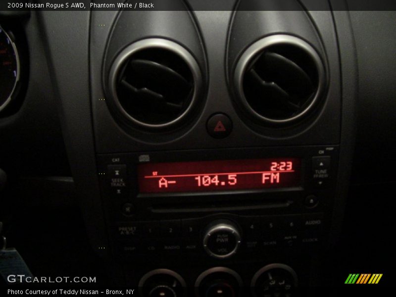 Phantom White / Black 2009 Nissan Rogue S AWD