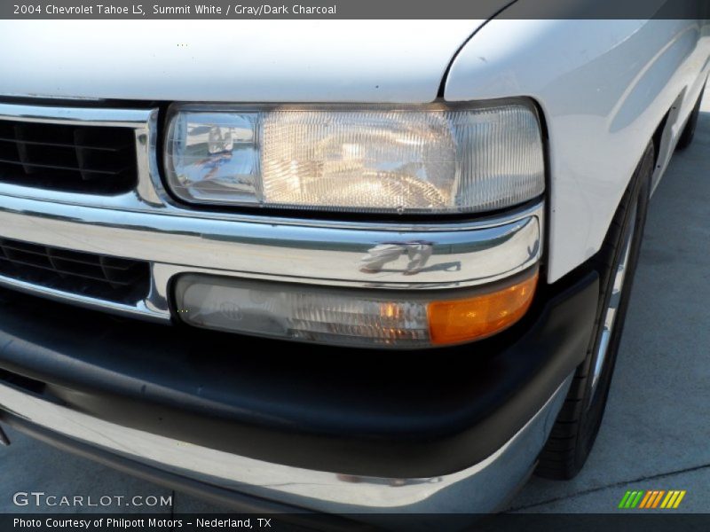 Summit White / Gray/Dark Charcoal 2004 Chevrolet Tahoe LS