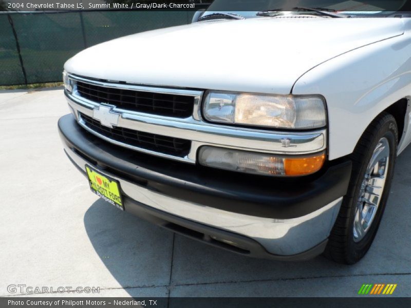 Summit White / Gray/Dark Charcoal 2004 Chevrolet Tahoe LS