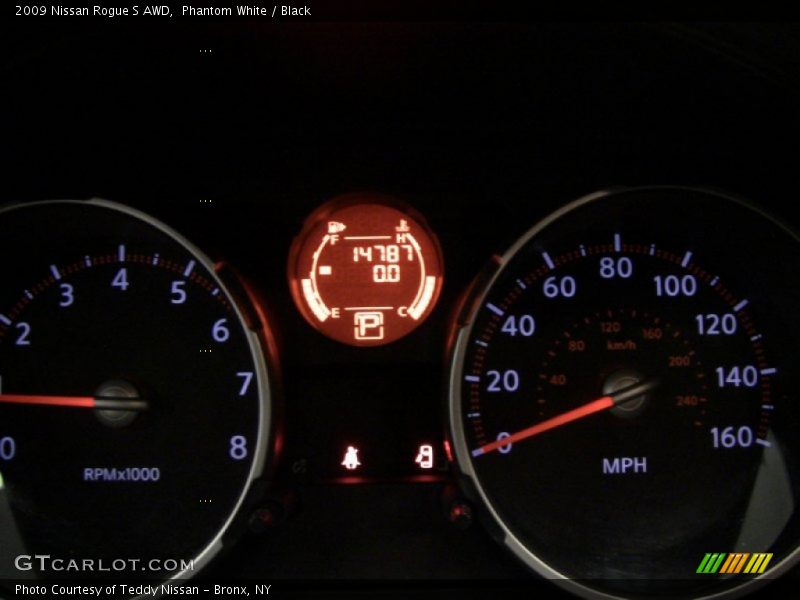 Phantom White / Black 2009 Nissan Rogue S AWD