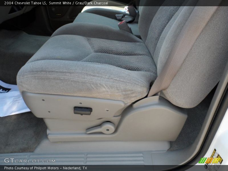 Summit White / Gray/Dark Charcoal 2004 Chevrolet Tahoe LS
