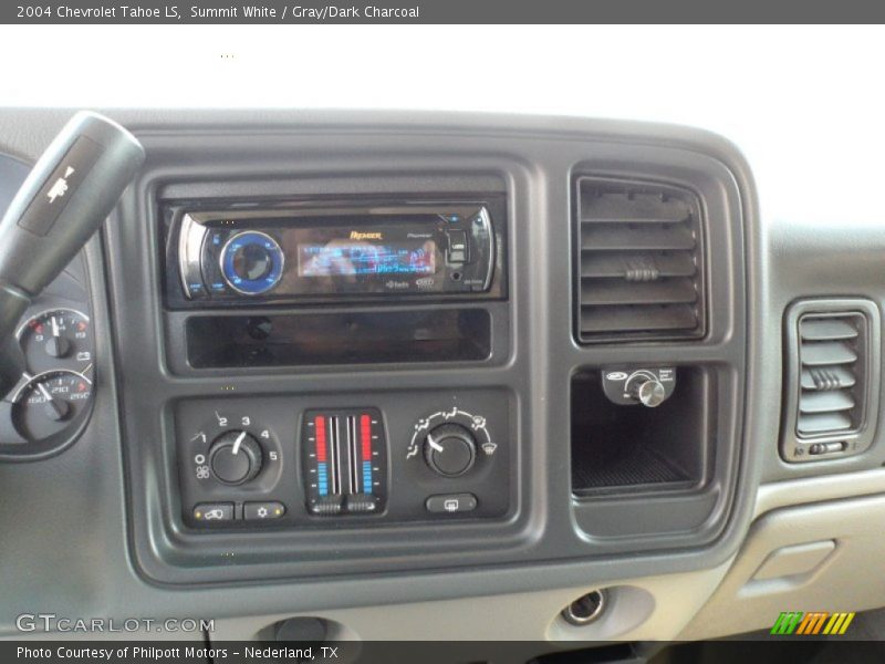 Summit White / Gray/Dark Charcoal 2004 Chevrolet Tahoe LS
