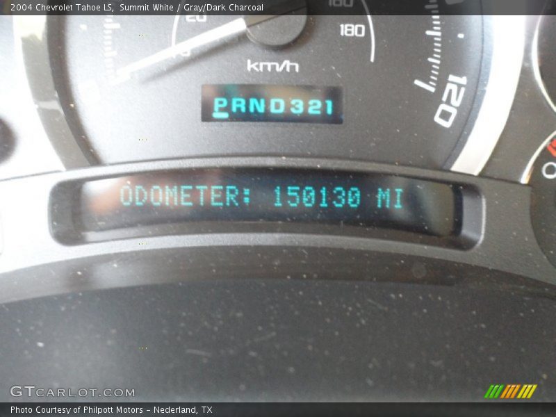 Summit White / Gray/Dark Charcoal 2004 Chevrolet Tahoe LS