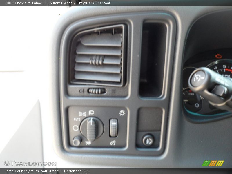 Summit White / Gray/Dark Charcoal 2004 Chevrolet Tahoe LS