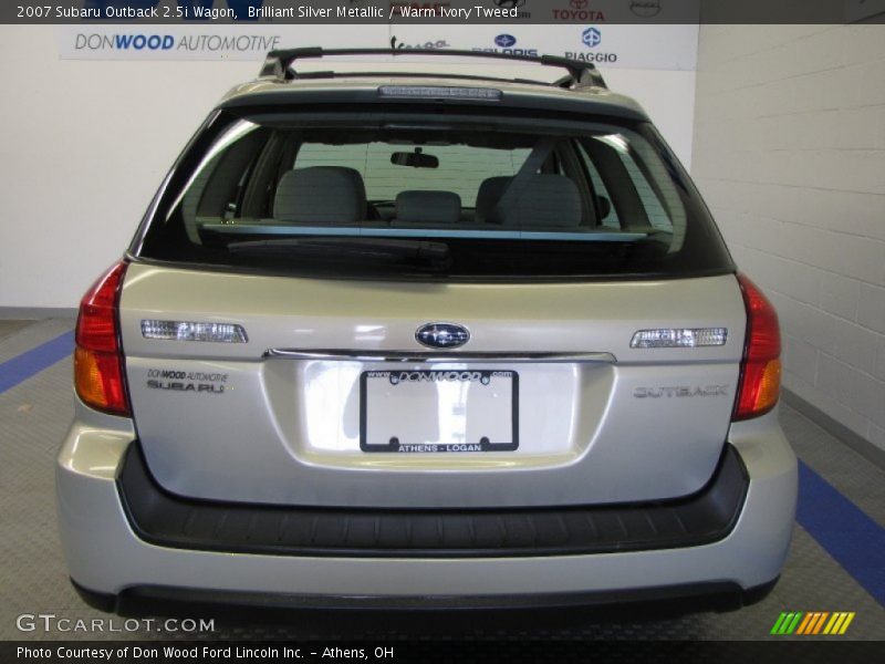 Brilliant Silver Metallic / Warm Ivory Tweed 2007 Subaru Outback 2.5i Wagon