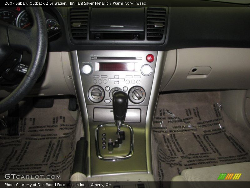 Brilliant Silver Metallic / Warm Ivory Tweed 2007 Subaru Outback 2.5i Wagon