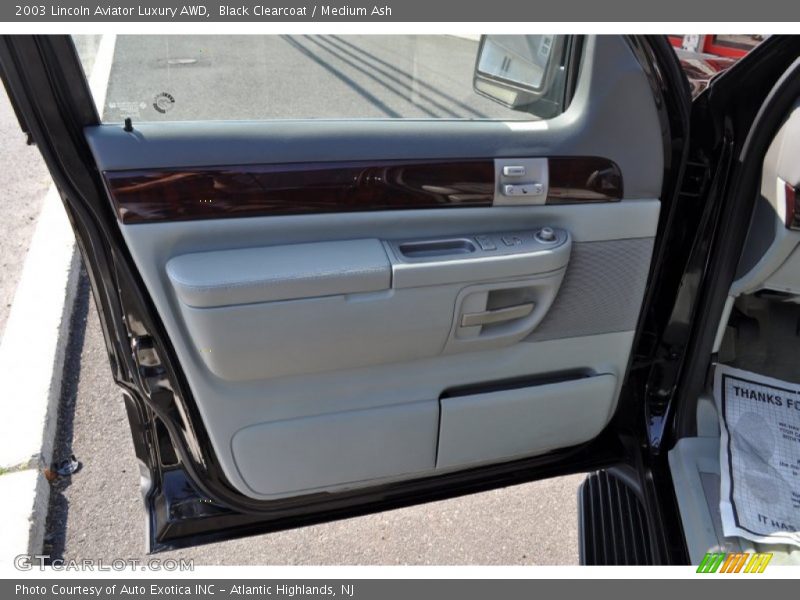 Black Clearcoat / Medium Ash 2003 Lincoln Aviator Luxury AWD