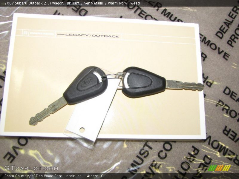 Brilliant Silver Metallic / Warm Ivory Tweed 2007 Subaru Outback 2.5i Wagon