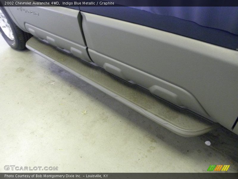 Indigo Blue Metallic / Graphite 2002 Chevrolet Avalanche 4WD