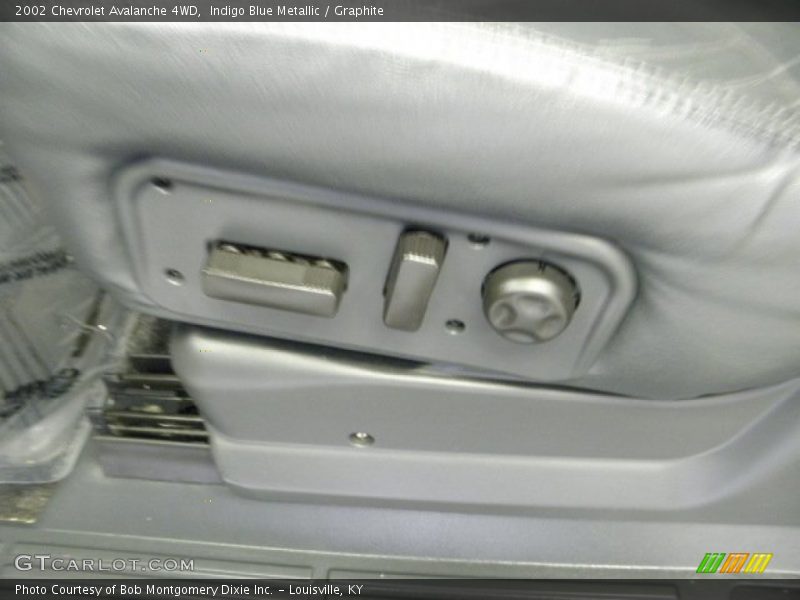 Indigo Blue Metallic / Graphite 2002 Chevrolet Avalanche 4WD