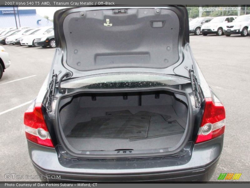 Titanium Gray Metallic / Off-Black 2007 Volvo S40 T5 AWD