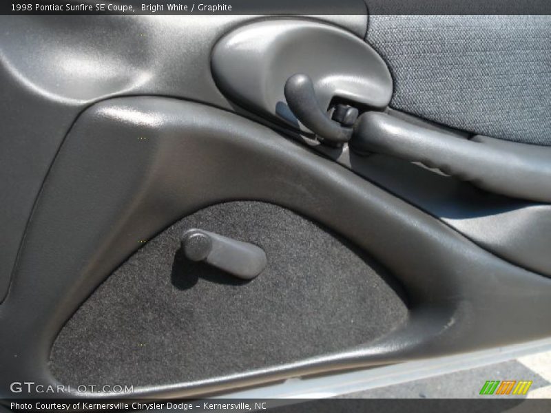 Bright White / Graphite 1998 Pontiac Sunfire SE Coupe