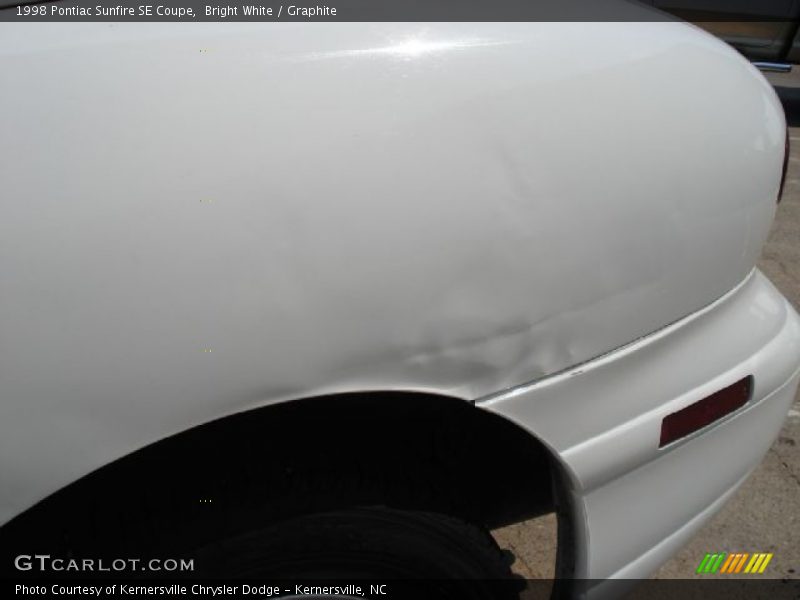 Bright White / Graphite 1998 Pontiac Sunfire SE Coupe