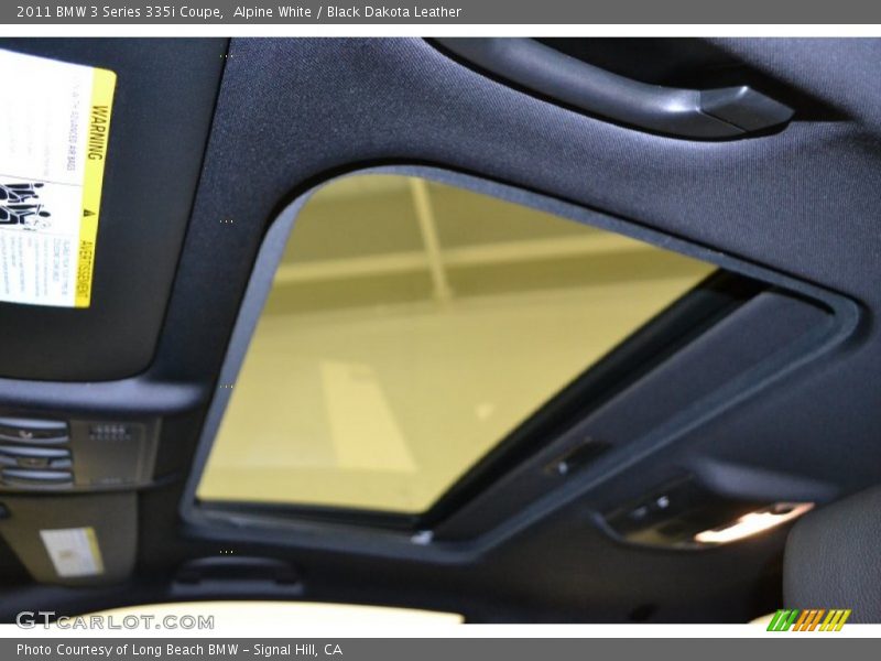 Sunroof of 2011 3 Series 335i Coupe