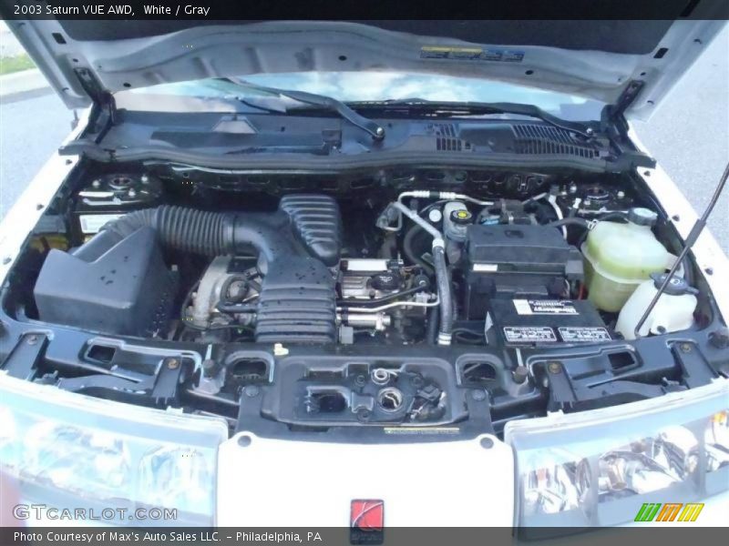 White / Gray 2003 Saturn VUE AWD