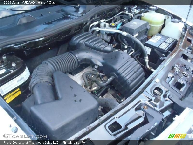 White / Gray 2003 Saturn VUE AWD